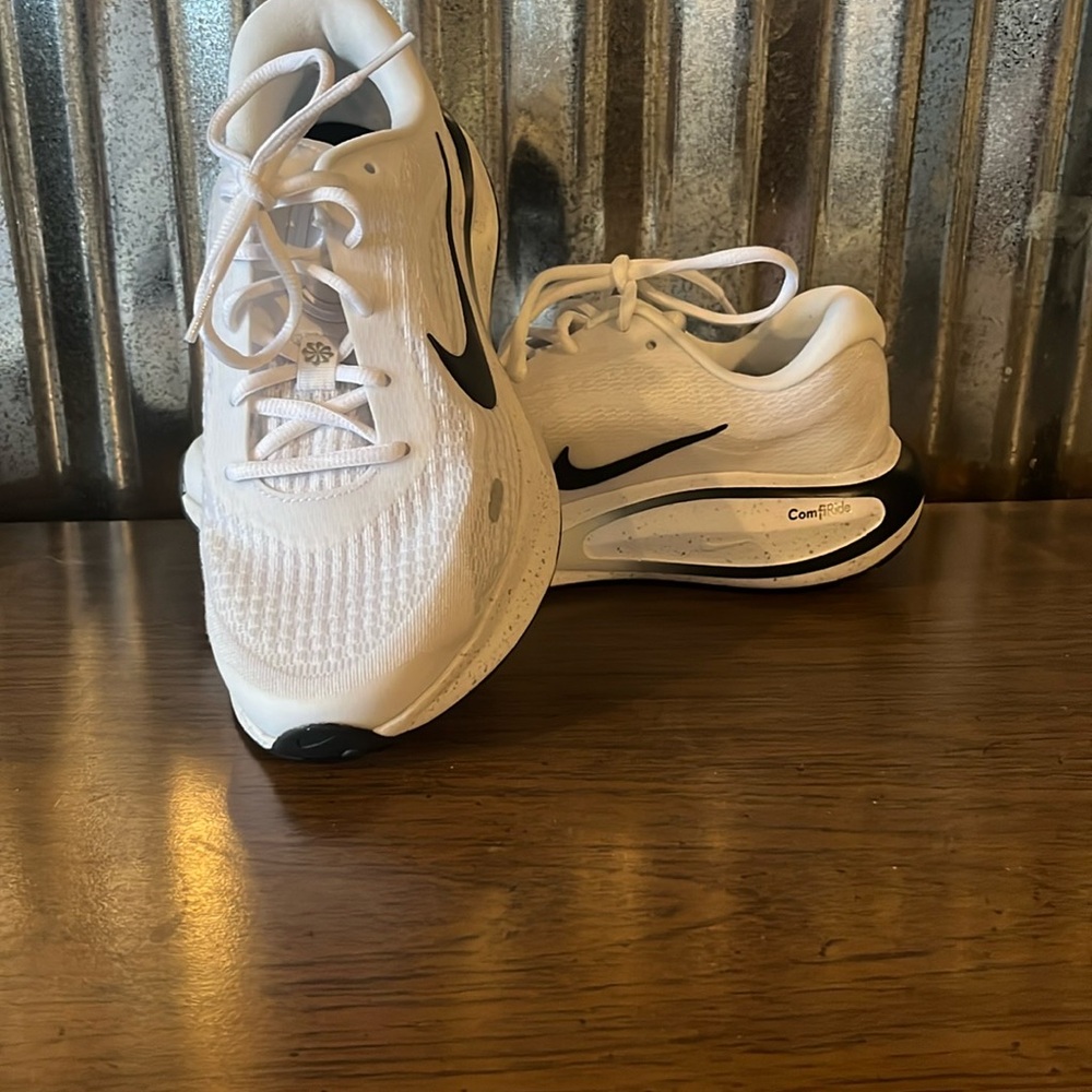 Nike journey Run athletic shoes